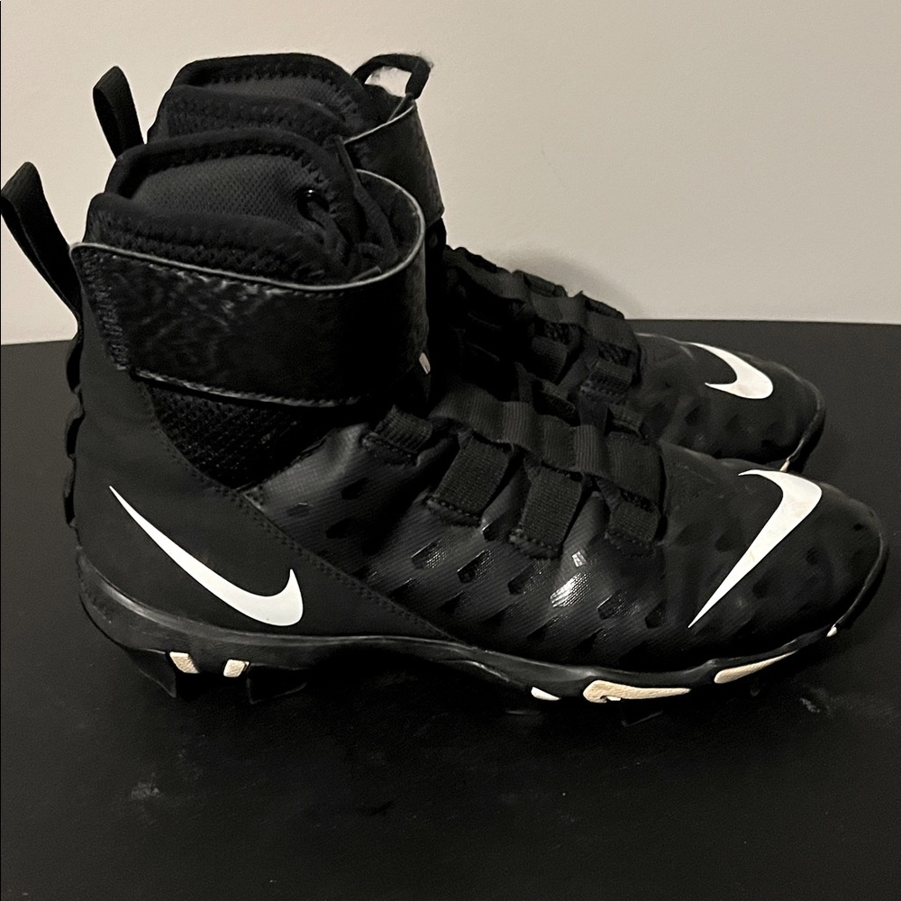Nike Black and White Athletic Cleats